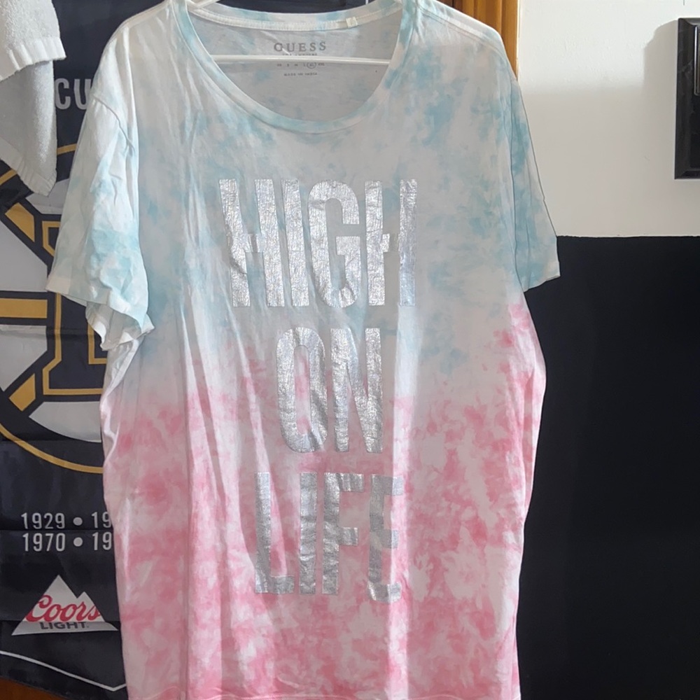 Men’s Guess t shirt